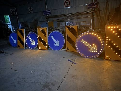 阳泉阳泉河南太阳能交通标牌 河南自发光交通路标牌厂家